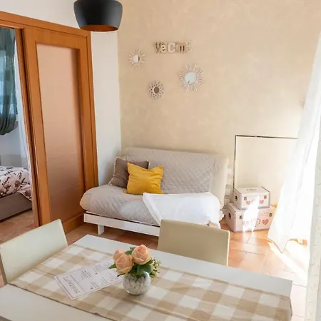 Leto's In - Parking & Garden *