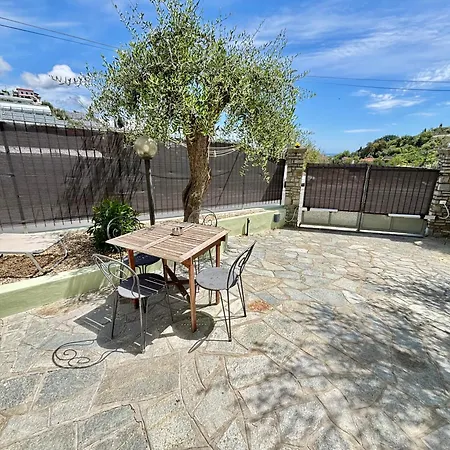 Leto's In - Parking & Garden San Remo