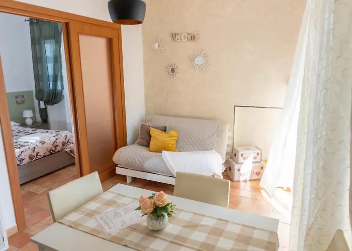 Leto's In - Parking & Garden *